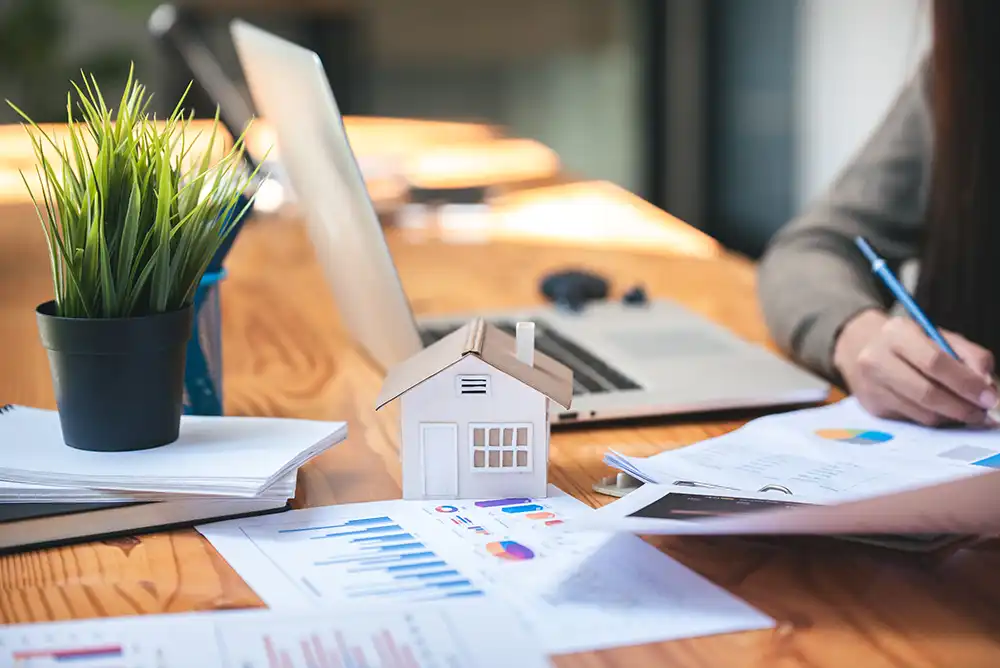 Immobilienmanagement / Hausverwaltung real-estate-investment-ideas-and-contracts